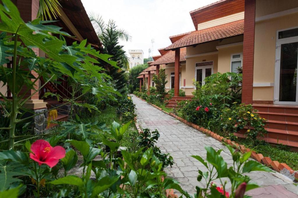 Castaways Resort Дуонг-Донг Экстерьер фото
